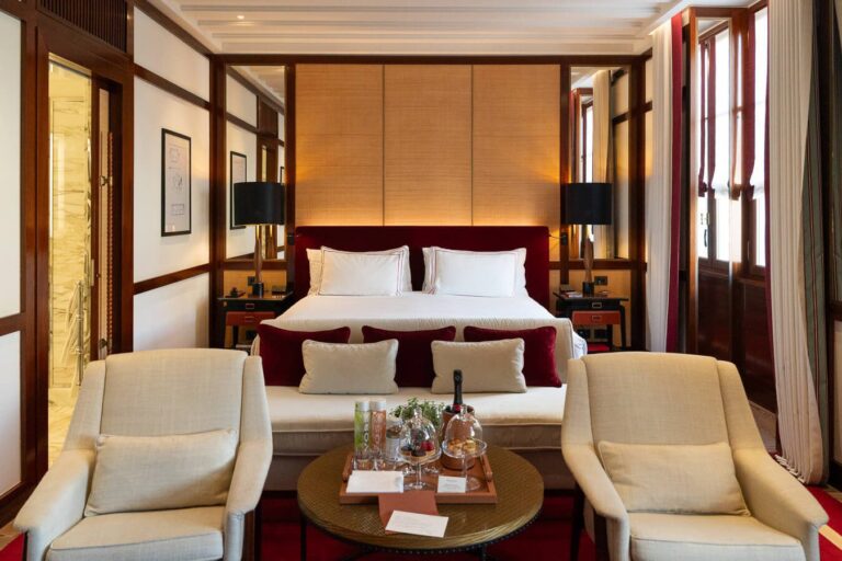 deluxe suite at portrait milano